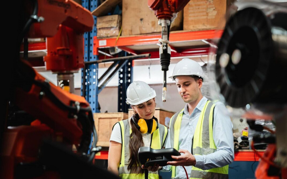 Irish manufacturing strengthens as new orders and exports lift November PMI