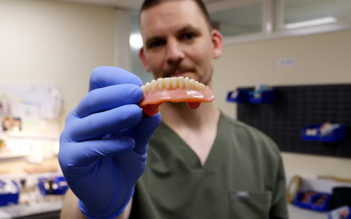 3D printing transforms UK dentistry as SYS Systems sees 350% sales jump