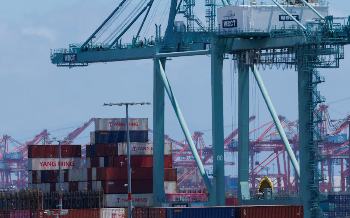 US manufacturing contracts for sixth straight month amid tariff drag